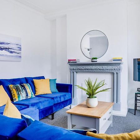 Spacious 4 Bedroom House Near Leeds Cc Beeston Hill ภายนอก รูปภาพ