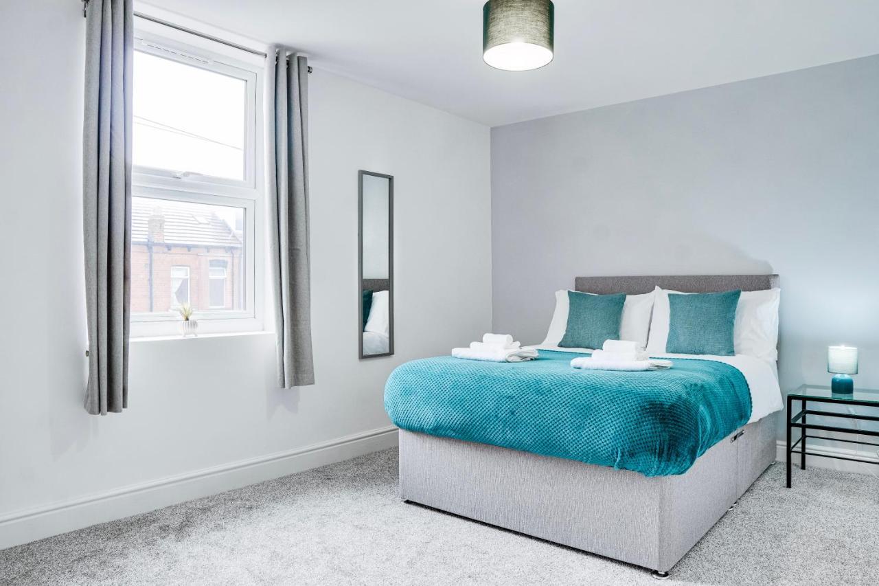 Spacious 4 Bedroom House Near Leeds Cc Beeston Hill ภายนอก รูปภาพ
