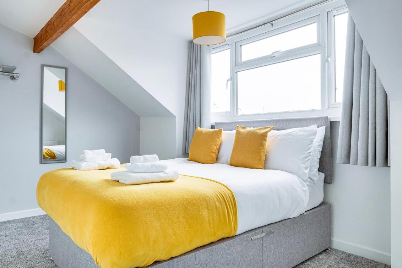 Spacious 4 Bedroom House Near Leeds Cc Beeston Hill ภายนอก รูปภาพ
