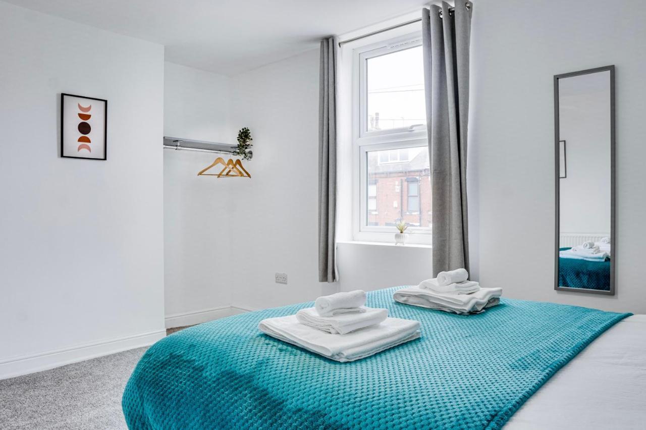 Spacious 4 Bedroom House Near Leeds Cc Beeston Hill ภายนอก รูปภาพ