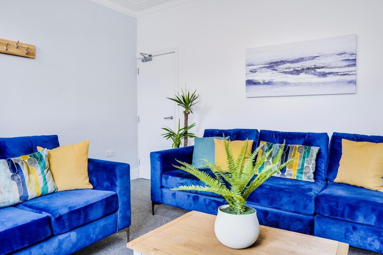 Spacious 4 Bedroom House Near Leeds Cc Beeston Hill ภายนอก รูปภาพ
