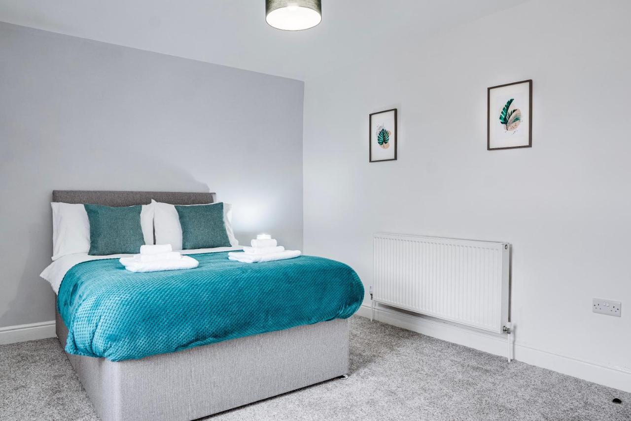 Spacious 4 Bedroom House Near Leeds Cc Beeston Hill ภายนอก รูปภาพ