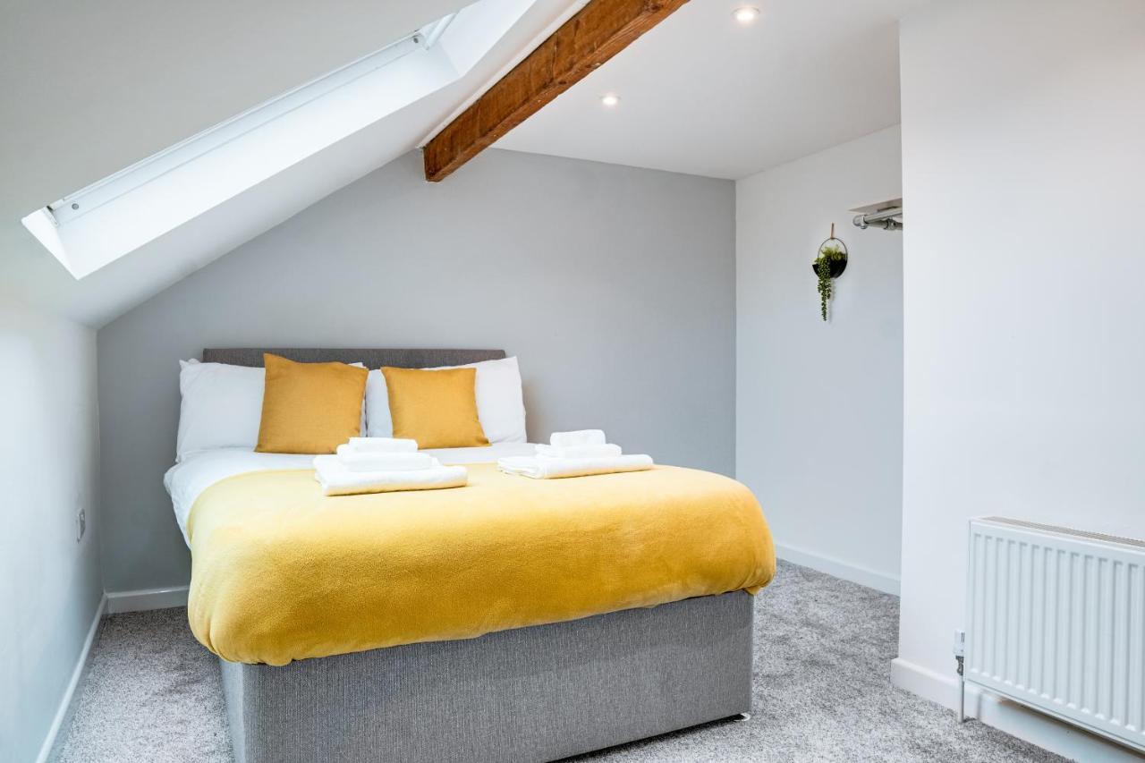 Spacious 4 Bedroom House Near Leeds Cc Beeston Hill ภายนอก รูปภาพ