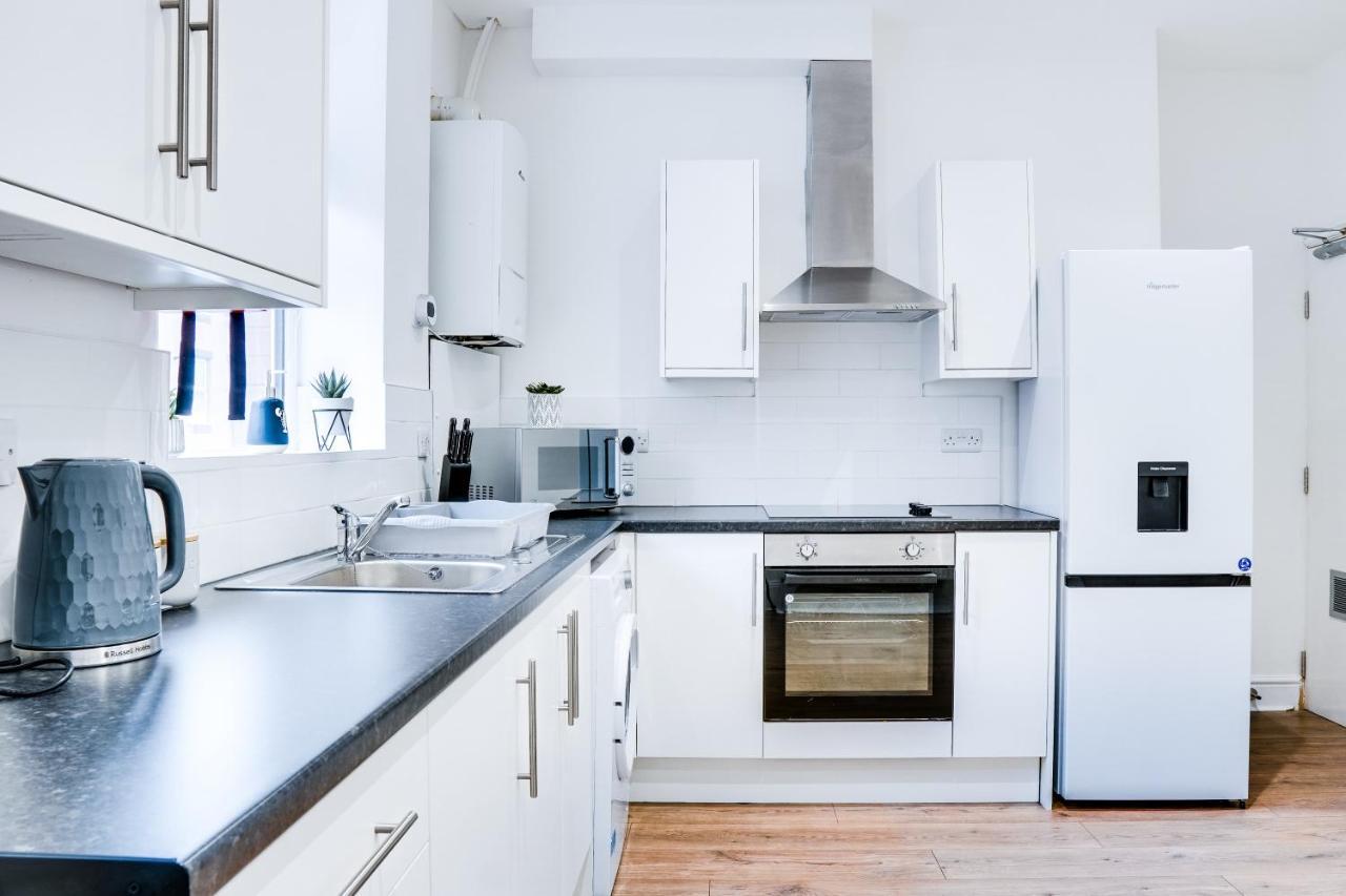 Spacious 4 Bedroom House Near Leeds Cc Beeston Hill ภายนอก รูปภาพ