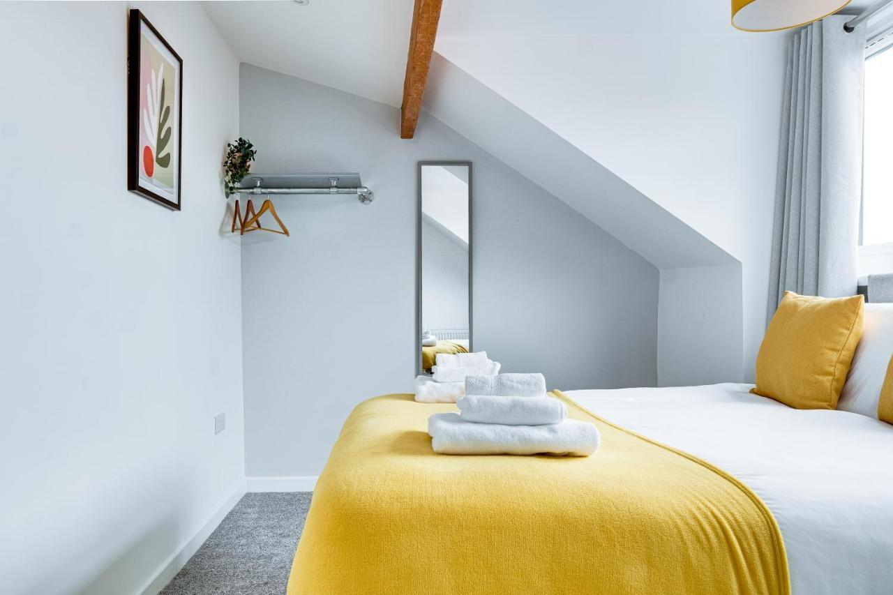 Spacious 4 Bedroom House Near Leeds Cc Beeston Hill ภายนอก รูปภาพ