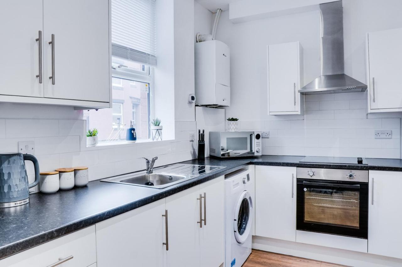 Spacious 4 Bedroom House Near Leeds Cc Beeston Hill ภายนอก รูปภาพ