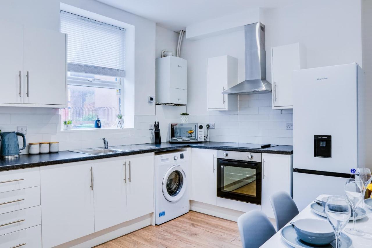 Spacious 4 Bedroom House Near Leeds Cc Beeston Hill ภายนอก รูปภาพ